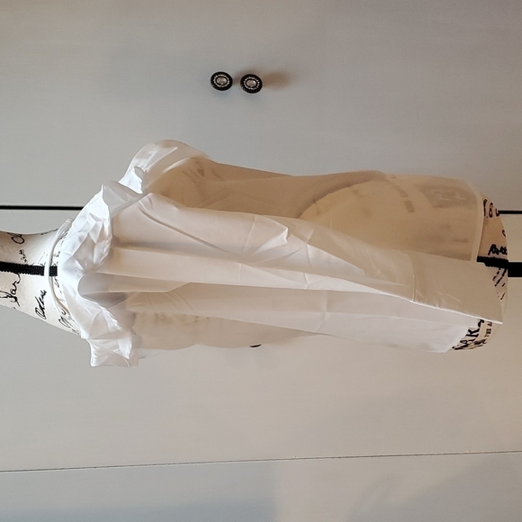 Womens White Button front Cold Shoulder Top Sz.Medium - Picture 2 of 3